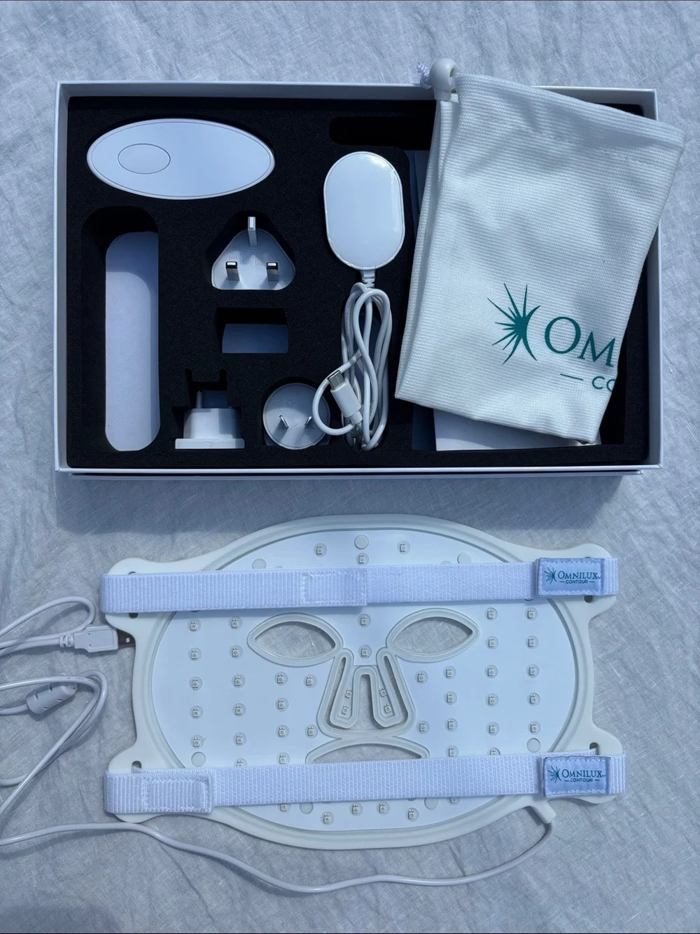 Omnilux Contour Face LED Light Therapy Mask – Excellent Condition